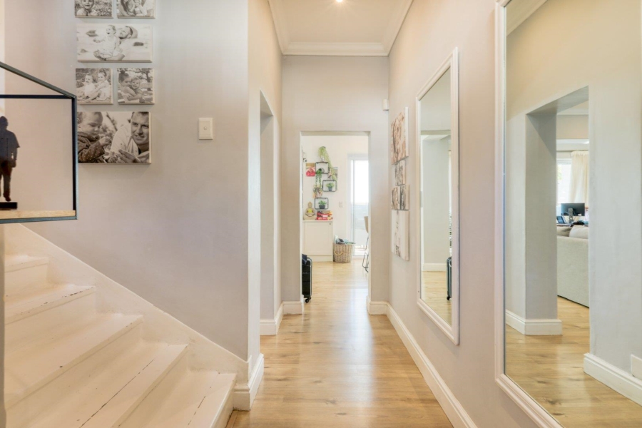 4 Bedroom Property for Sale in Oranjezicht Western Cape